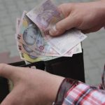 Bugetarii concediați cer salarii SF salarii bugetari