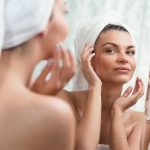 11 trucuri pentru a arata mai tanara si mai odihnita in cateva minute