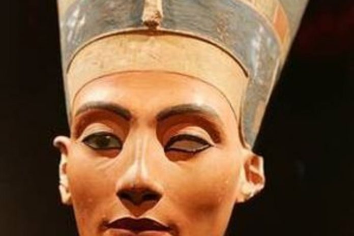 Nefertiti--cea-mai-bine-machiata-femeie-din-lume-