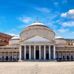 Piazza del Plebiscito, cea mai mare piata din Napoli