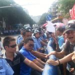 China se pleaca in fata protestelor de mediu