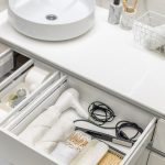 6 lucruri pe care să le ții la îndemână în dulapul din baie