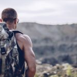 Rucking: ce este acest tip de antrenament la moda si care sunt riscurile sale?