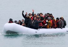 Guvernul Regatului Unit a adoptat in sfarsit un proiect de lege pentru trimiterea migrantilor in Rwanda. Ce a durat atat de mult?