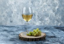 Vinul alb și gastronomia: ce alegi lângă pește, fructe de mare sau paste