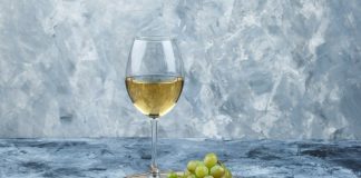 Vinul alb și gastronomia: ce alegi lângă pește, fructe de mare sau paste